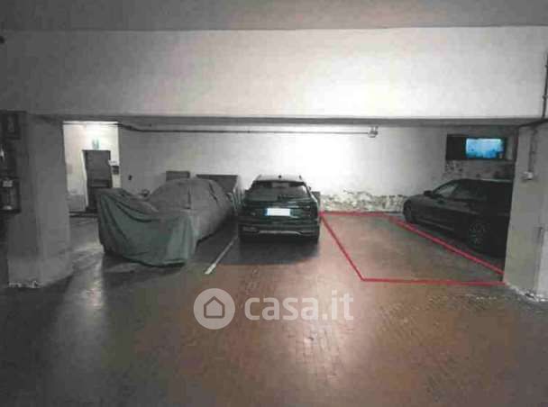 Box/posto auto in residenziale in Via Bolognese