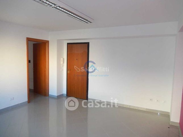 Ufficio in commerciale in 
