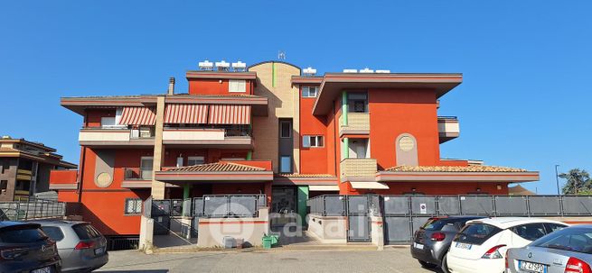 Box/posto auto in residenziale in Via Bucarest 6