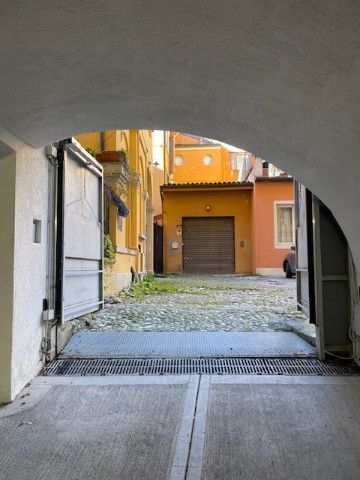Box/posto auto in residenziale in Strada Maggiore 79