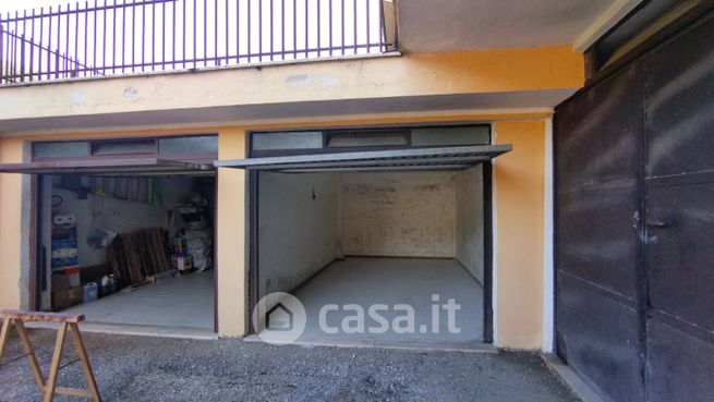 Garage/posto auto in residenziale in Via Napoli