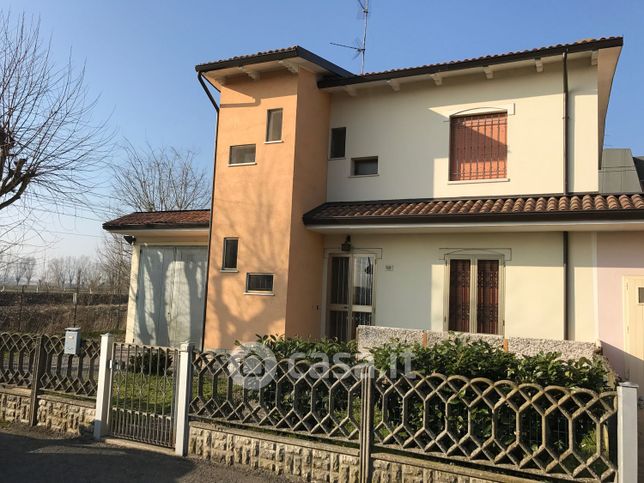Villetta a schiera in residenziale in Via Montello 39
