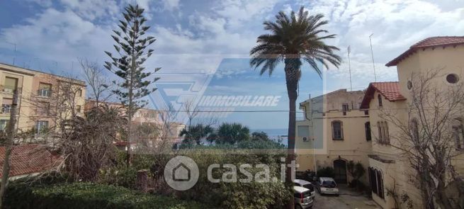 Appartamento in residenziale in Riviera Dionisio Il Grande 52 -74