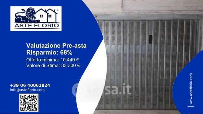 Box/posto auto in residenziale in Via Sferracavalli 2