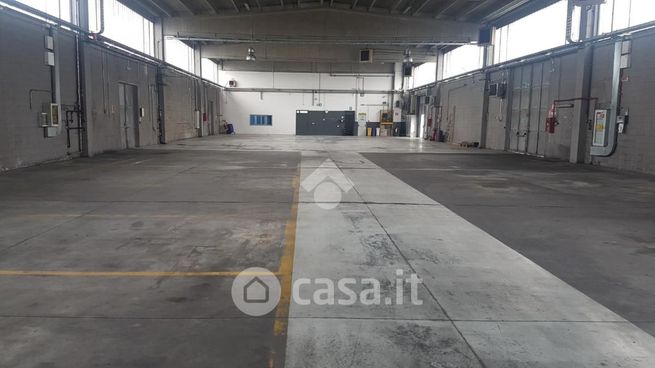 Capannone in commerciale in Via Gioacchino Rossini 340