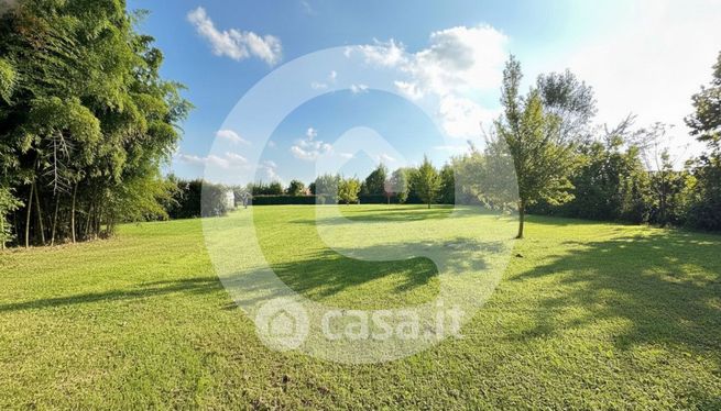 Terreno agricolo in commerciale in 