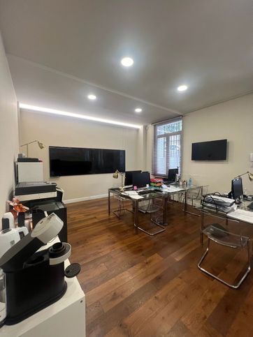 Ufficio in commerciale in Via della Moscova 46 -/9