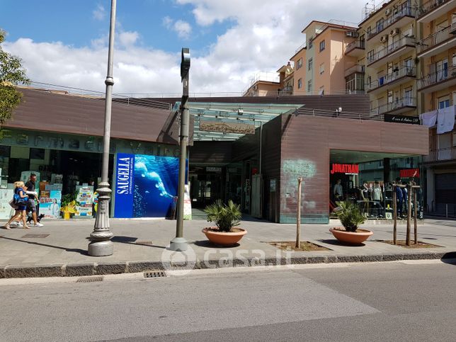 Ufficio in commerciale in Via Posidonia 153