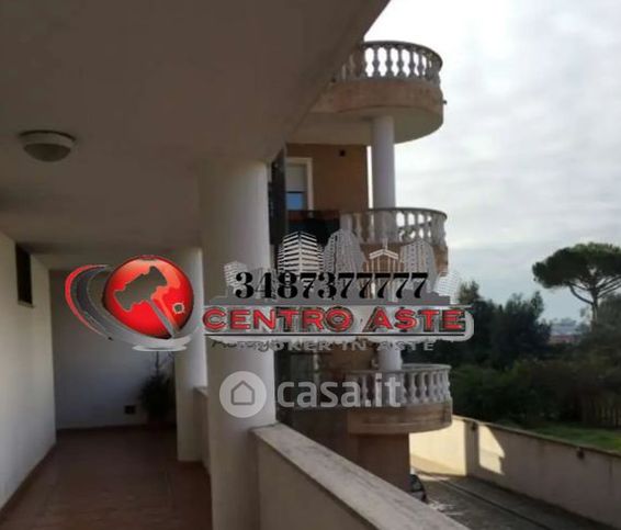 Ufficio in commerciale in Via dei Castelli Romani