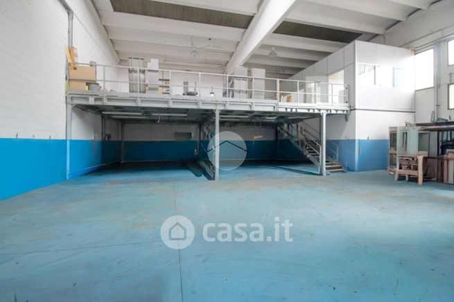 Capannone in commerciale in Via Giorgio Perlasca 1