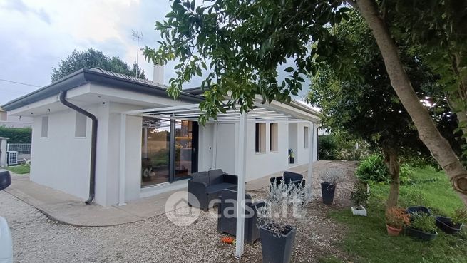 Villa in residenziale in Via Pistor 66