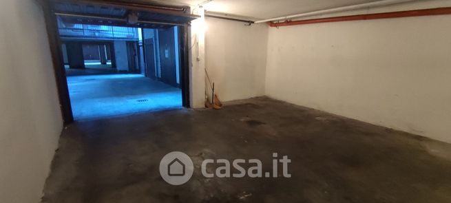 Garage/posto auto in residenziale in Via Giuseppe Candiani 64