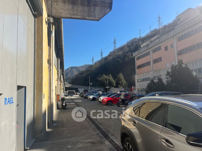 Capannone in commerciale in Via Gelasio Adamoli 241 e