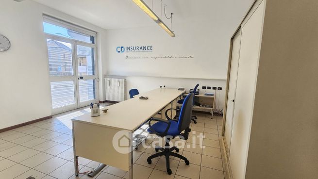 Ufficio in commerciale in Via Gian Pietro Porro 25