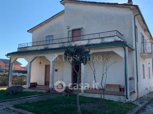 Casa indipendente in residenziale in Via R. Fucini