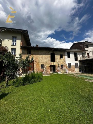 Casa bi/trifamiliare in residenziale in Borgata Stizza 14