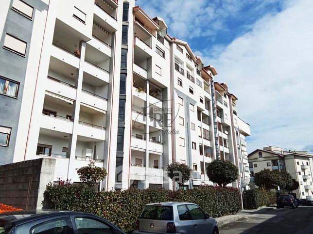 Appartamento in residenziale in Via Raffaele Coscarella 13