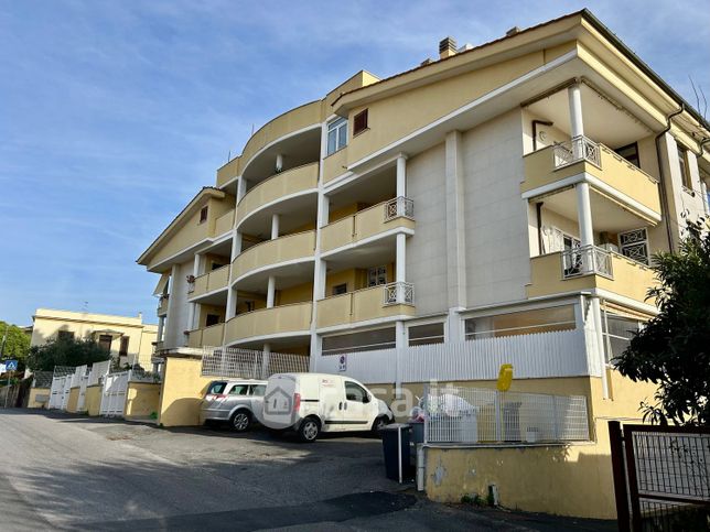 Box/posto auto in residenziale in Via delle Colonie 107