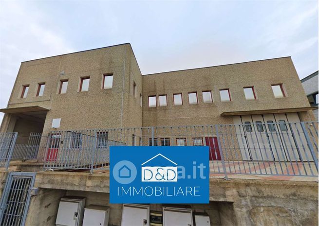 Capannone in commerciale in Via Asti 40