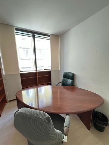 Ufficio in commerciale in 