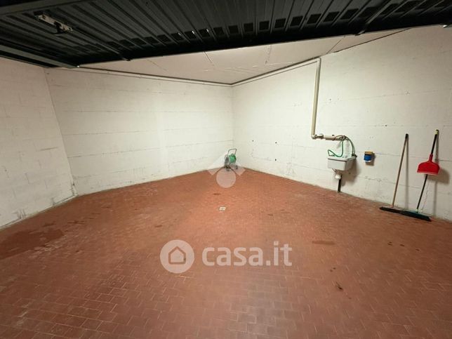 Box/posto auto in residenziale in Via Carlo Grimandi 1