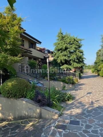 Villetta a schiera in residenziale in Via Molino Vecchio 5