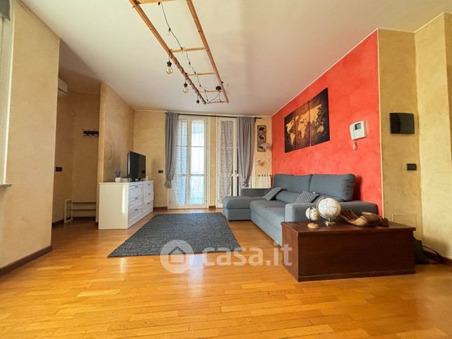 Appartamento in residenziale in Via Giuseppe Giacosa