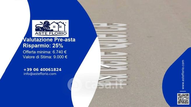 Box/posto auto in residenziale in Via delle Querce 123