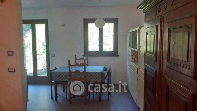 Casa bi/trifamiliare in residenziale in Via IV novembre