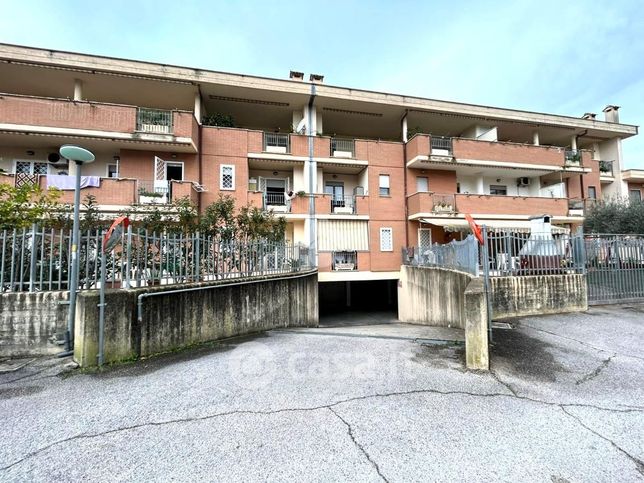 Box/posto auto in residenziale in Via M. Clementi 11