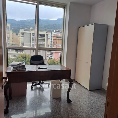 Ufficio in commerciale in Viale Indipendenza 57 A/B