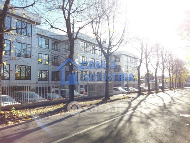 Ufficio in commerciale in Via Archimede