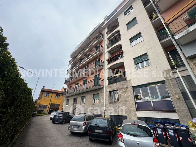 Appartamento in residenziale in Viale Valganna 137