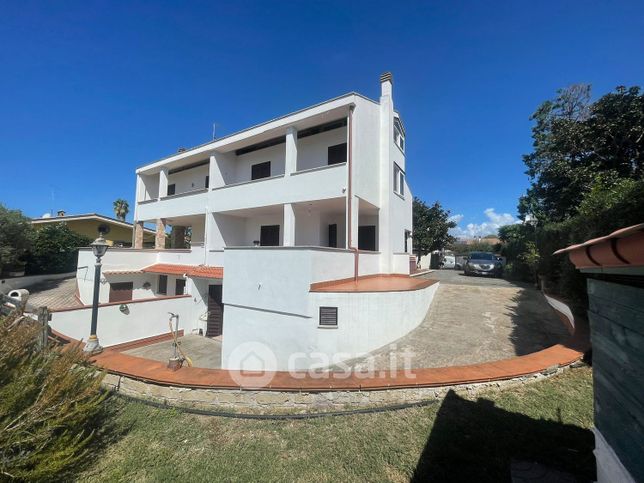 Casa bi/trifamiliare in residenziale in Via Brenta 24