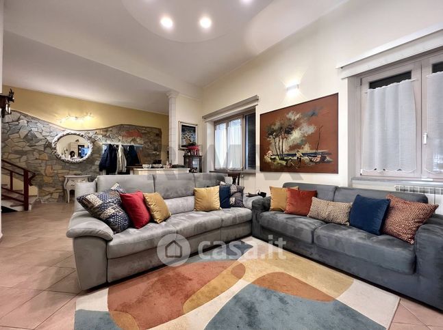 Casa bi/trifamiliare in residenziale in Via Aurelia 228