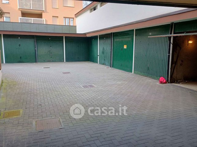Box/posto auto in residenziale in Via Monte Bianco