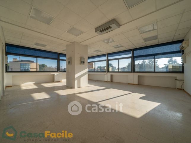 Ufficio in commerciale in Corso c.b. Cavour 76