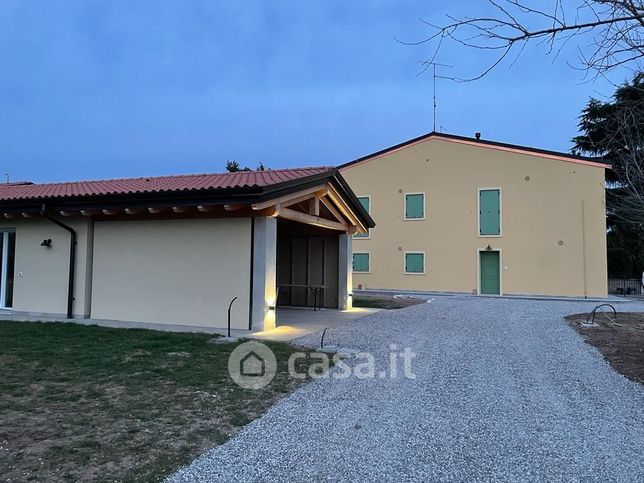 Appartamento in residenziale in Via Rezzola