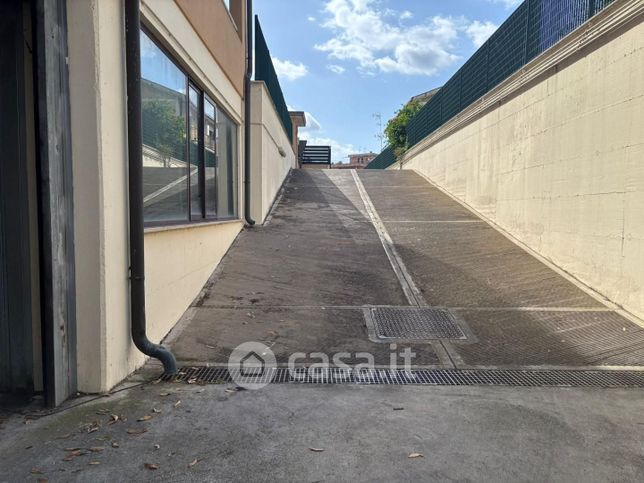 Box/posto auto in residenziale in Via Tommaso Dal Pozzo 26