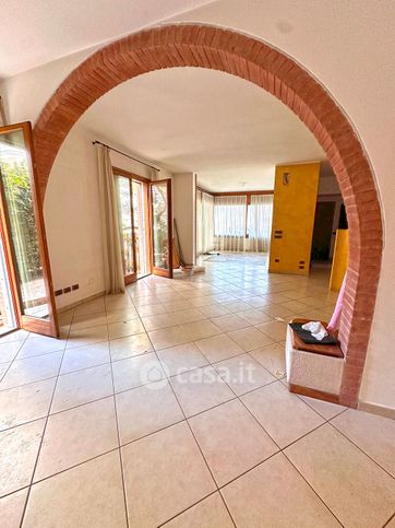 Villa in residenziale in 
