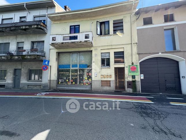 Capannone in commerciale in Viale D. Alighieri 77