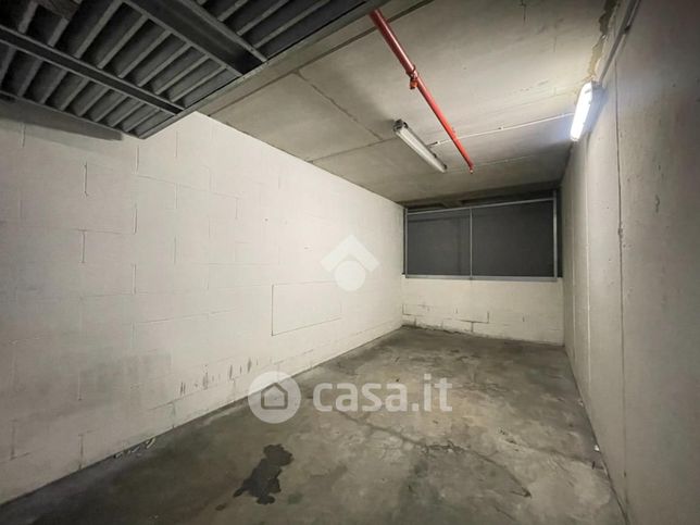 Box/posto auto in residenziale in Via FrÃ  Cristoforo 4