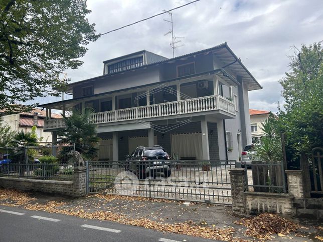 Casa indipendente in residenziale in Via Minezzi