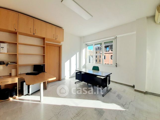 Ufficio in commerciale in Piazza Piccapietra