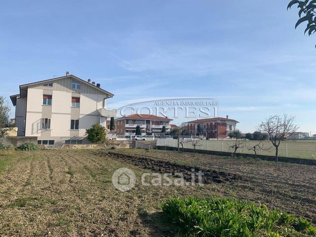 Terreno agricolo in commerciale in 