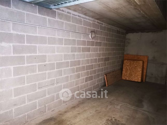Box/posto auto in residenziale in Via Papa Giovanni XXIII