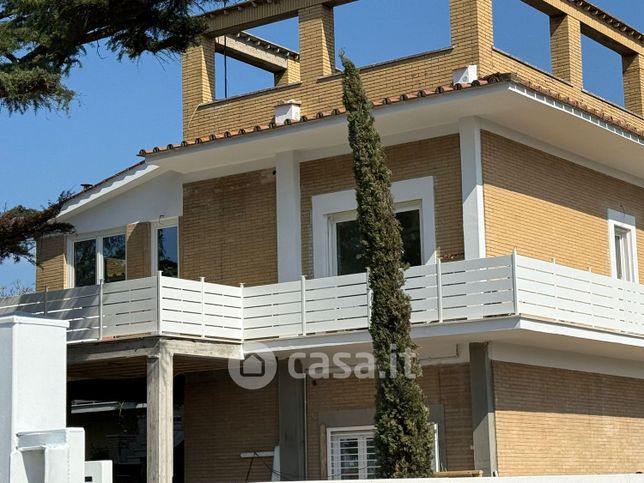 Attico/mansarda in residenziale in Via Tuscolana 114