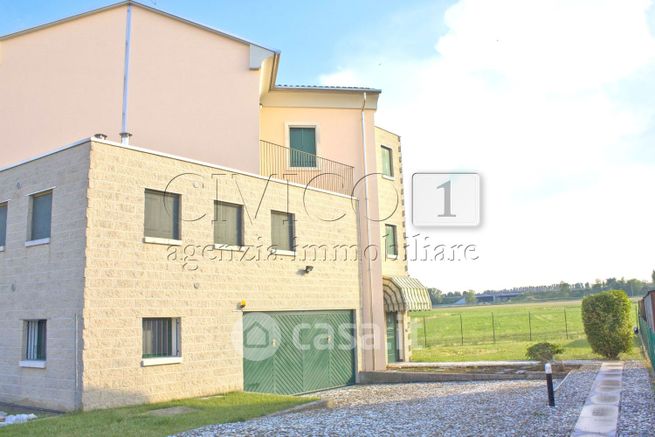 Casa bi/trifamiliare in residenziale in Via Villapovera 1