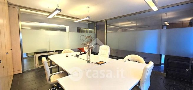 Ufficio in commerciale in Via Bruxelles 25