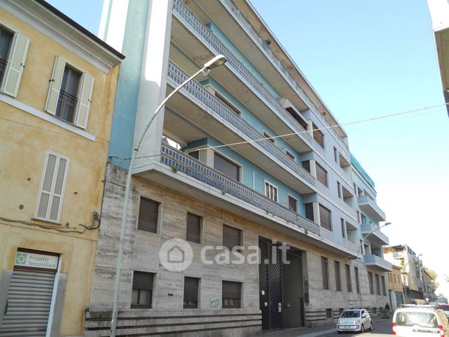 Capannone in commerciale in 